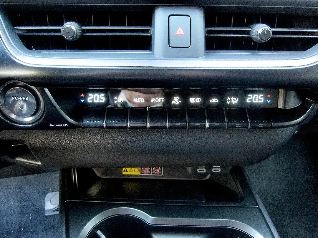 Lexus UX 300h F SPORT Design - Thumbnail 14