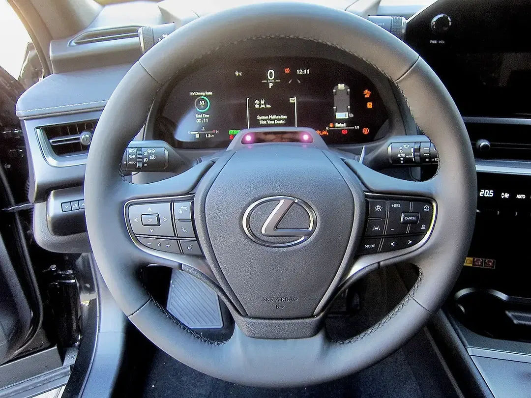 Lexus UX 300h F SPORT Design - Thumbnail 15