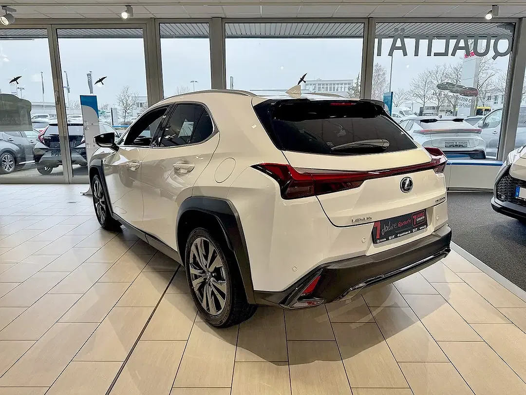 Lexus UX 300h F SPORT Design - Thumbnail 5