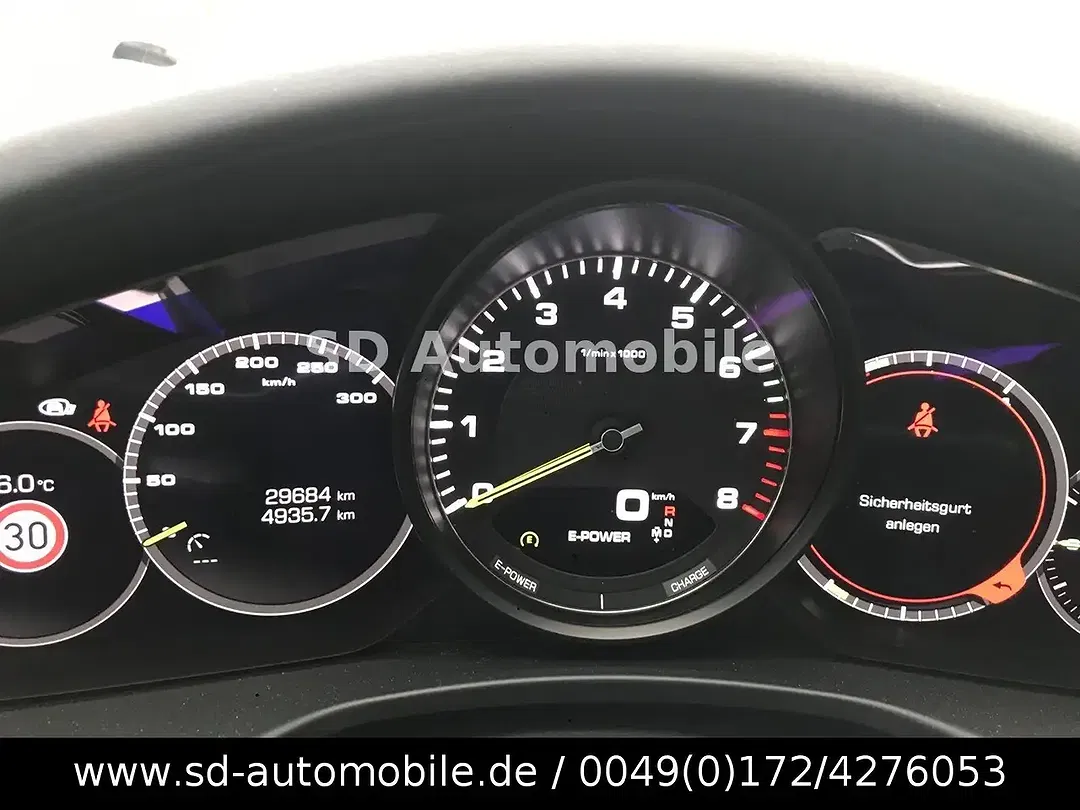 Porsche Panamera E-Hybrid 4 Sport Turismo Edition - Thumbnail 10