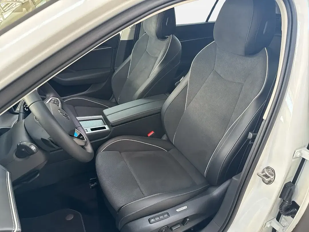 Volkswagen Passat 1.5 eHybrid DSG Business - Thumbnail 9