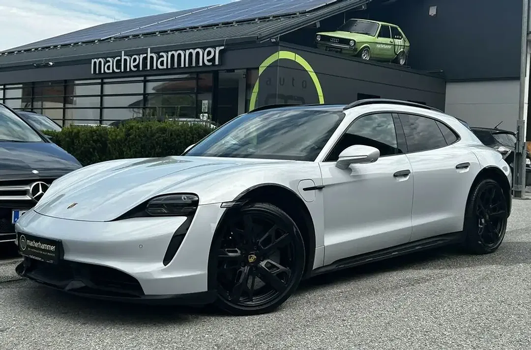 Porsche Taycan Turbo S - Thumbnail 1