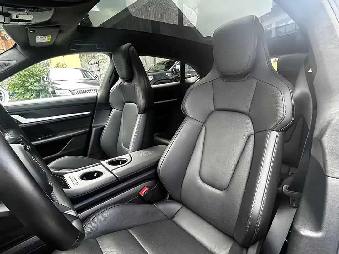 Porsche Taycan Turbo S - Thumbnail 12