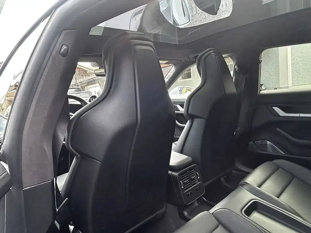Porsche Taycan Turbo S - Thumbnail 14