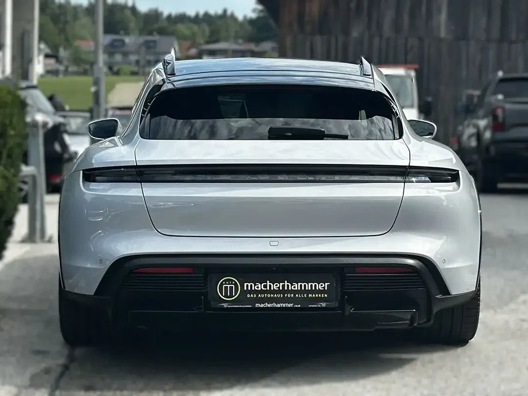 Porsche Taycan Turbo S - Thumbnail 4