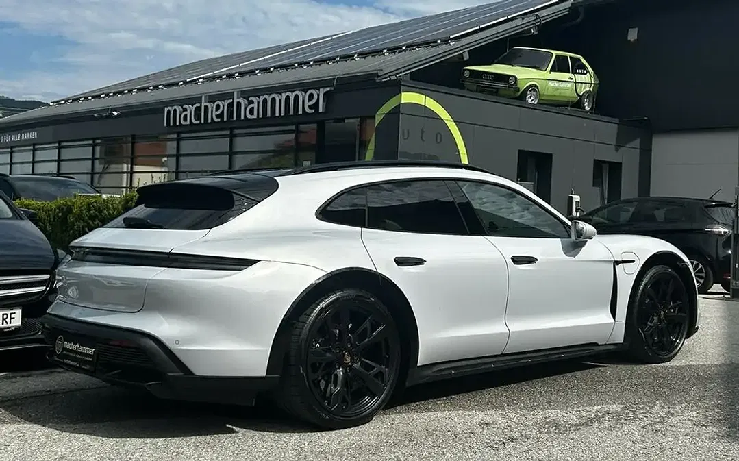 Porsche Taycan Turbo S - Thumbnail 5