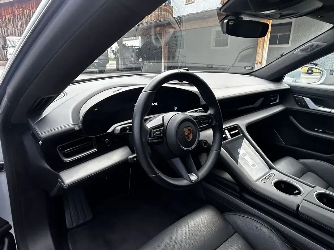 Porsche Taycan Turbo S - Thumbnail 8