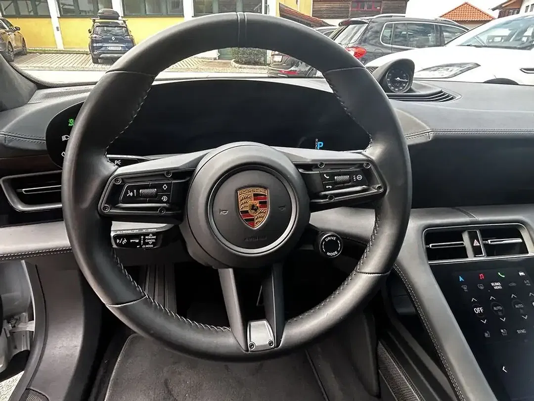 Porsche Taycan Turbo S - Thumbnail 9