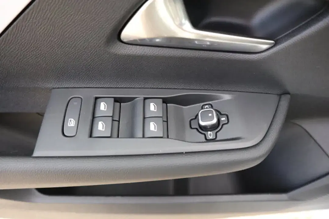 Opel Astra Edition - Thumbnail 8