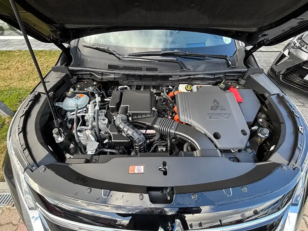 Mitsubishi Outlander 2.4 PHEV Select - foto 2
