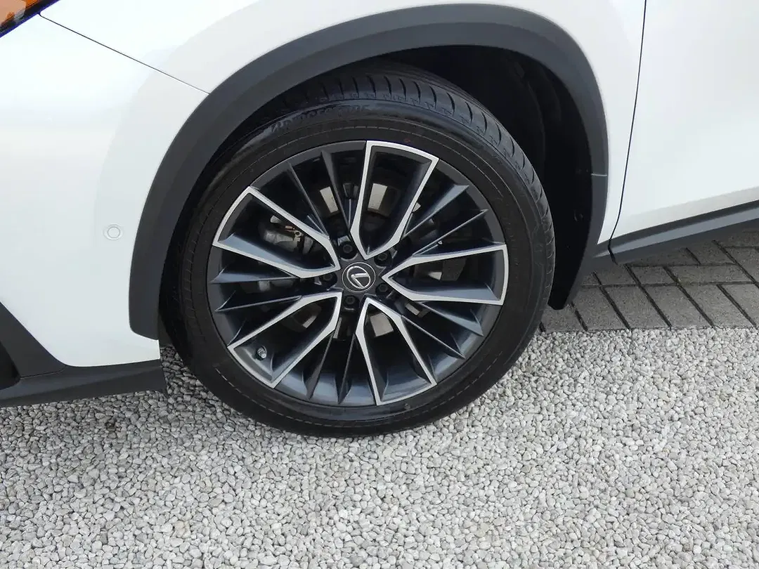 Lexus NX 450h+ PHEV 4x4 - Thumbnail 4