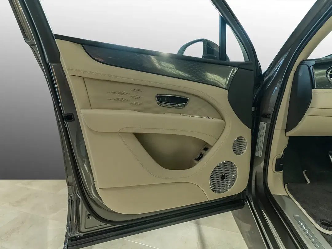 Bentley Bentayga Atelier Edition - Thumbnail 11