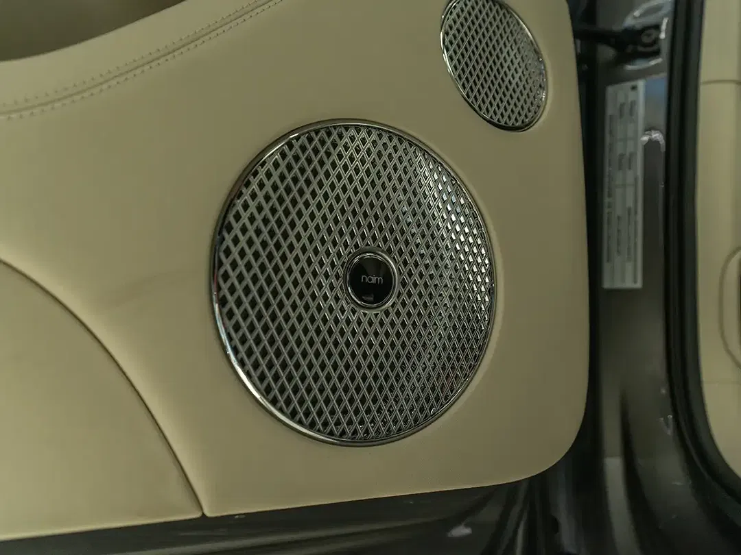 Bentley Bentayga Atelier Edition - Thumbnail 12