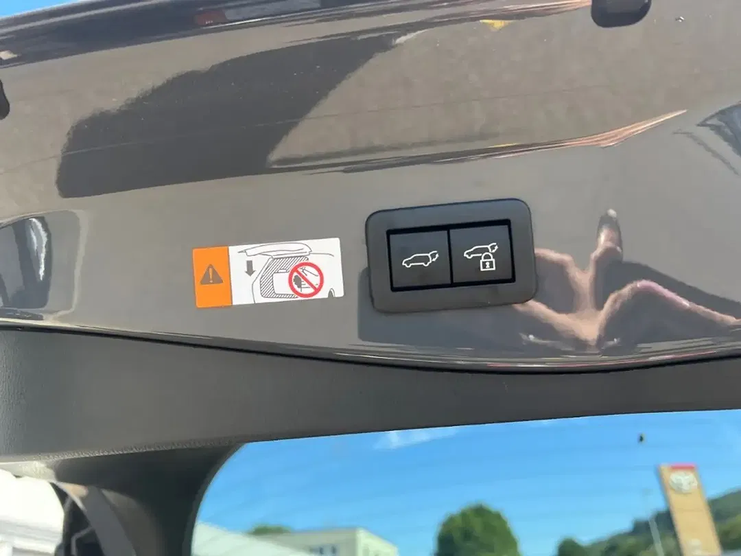 Toyota C-HR PHEV GR Sport - Thumbnail 10