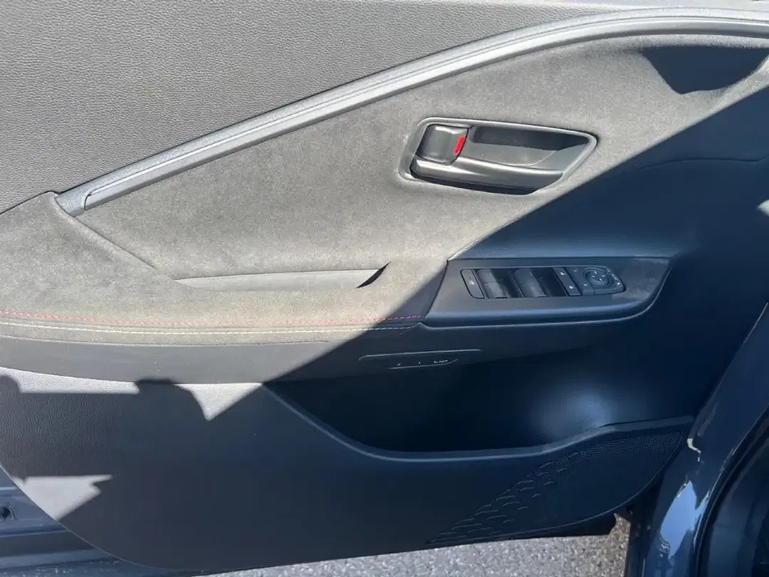 Toyota C-HR PHEV GR Sport - Thumbnail 13