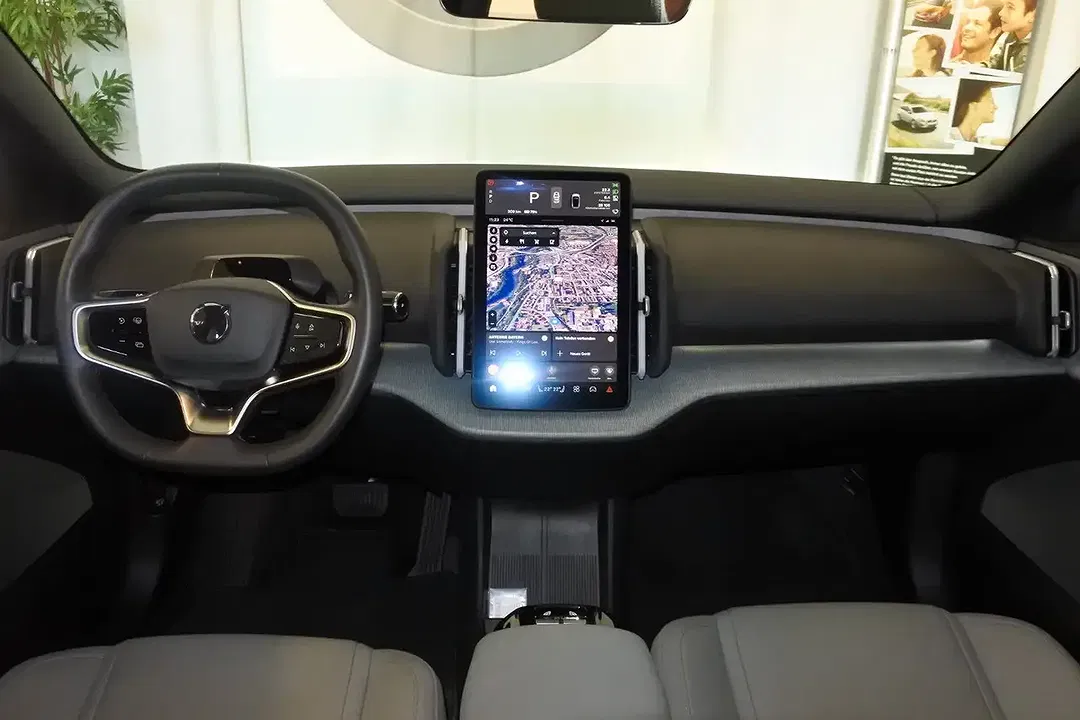 Volvo EX30 Extended Range Plus - Thumbnail 12