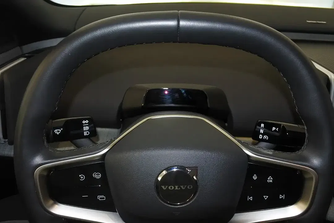 Volvo EX30 Extended Range Plus - Thumbnail 13