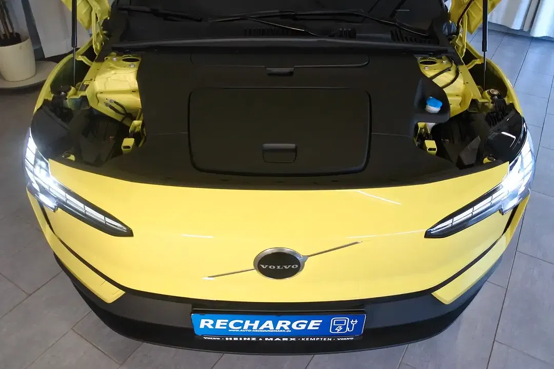 Volvo EX30 Extended Range Plus - Thumbnail 8