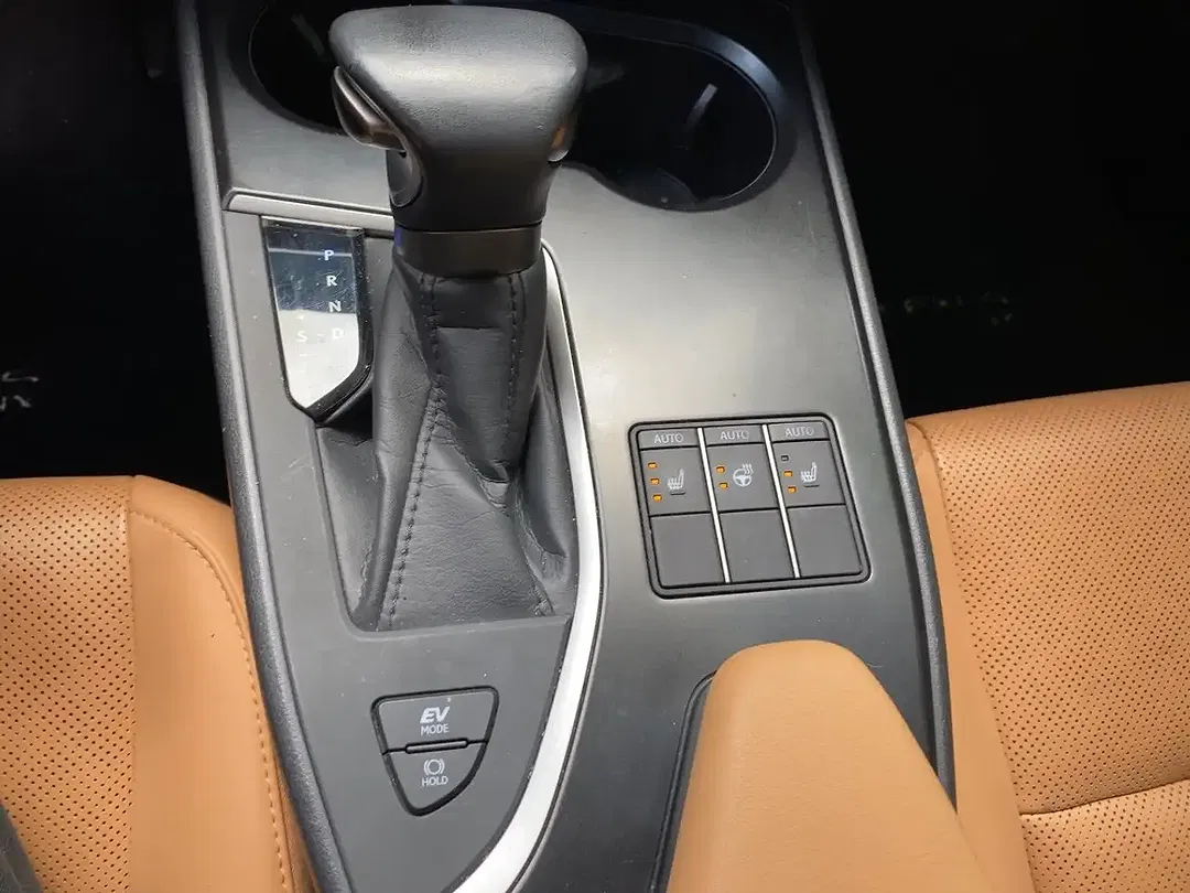Lexus UX 250h Executive Line - foto 15