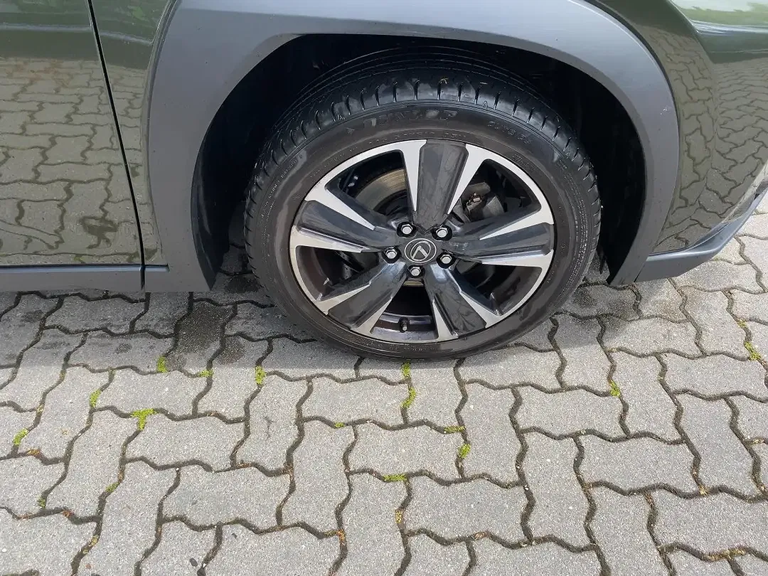 Lexus UX 250h Executive Line - Thumbnail 6