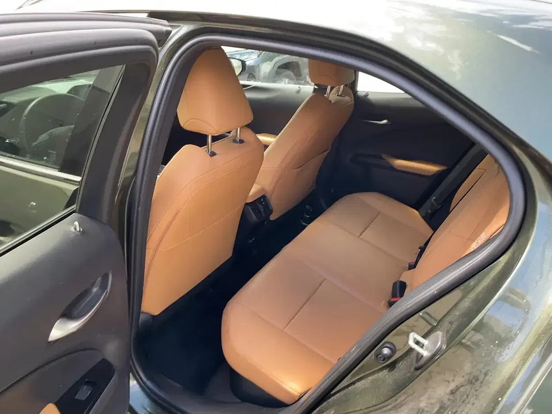 Lexus UX 250h Executive Line - Thumbnail 9
