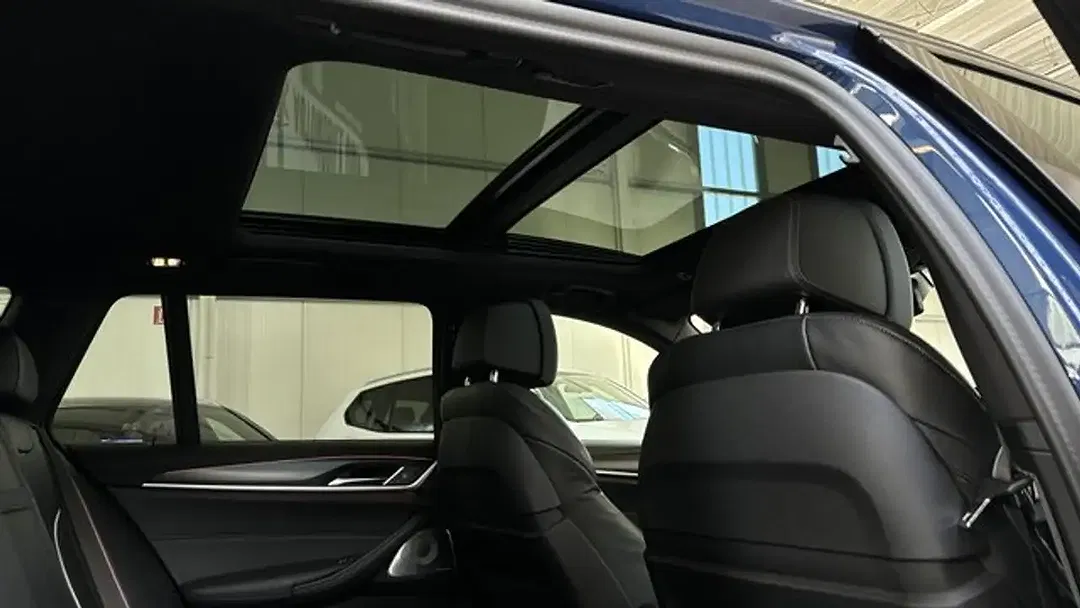 BMW 540 xDrive Touring M Sport - Thumbnail 9