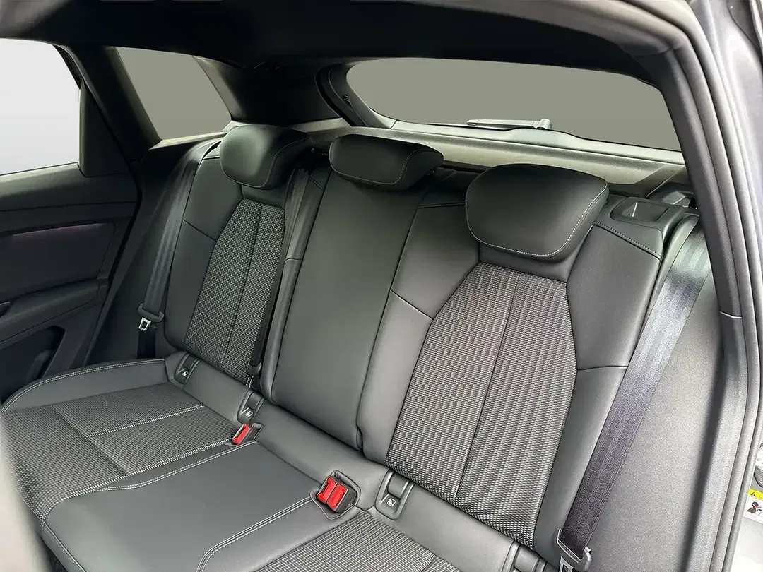 Audi Q4 e-tron 45 quattro S line - Thumbnail 12