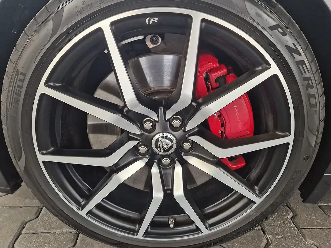 Jaguar F-Type P575 Coupe - Thumbnail 10