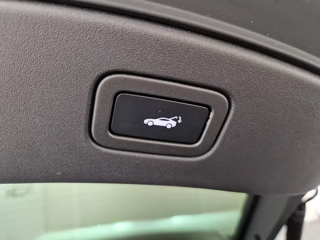 Jaguar F-Type P575 Coupe - Thumbnail 13