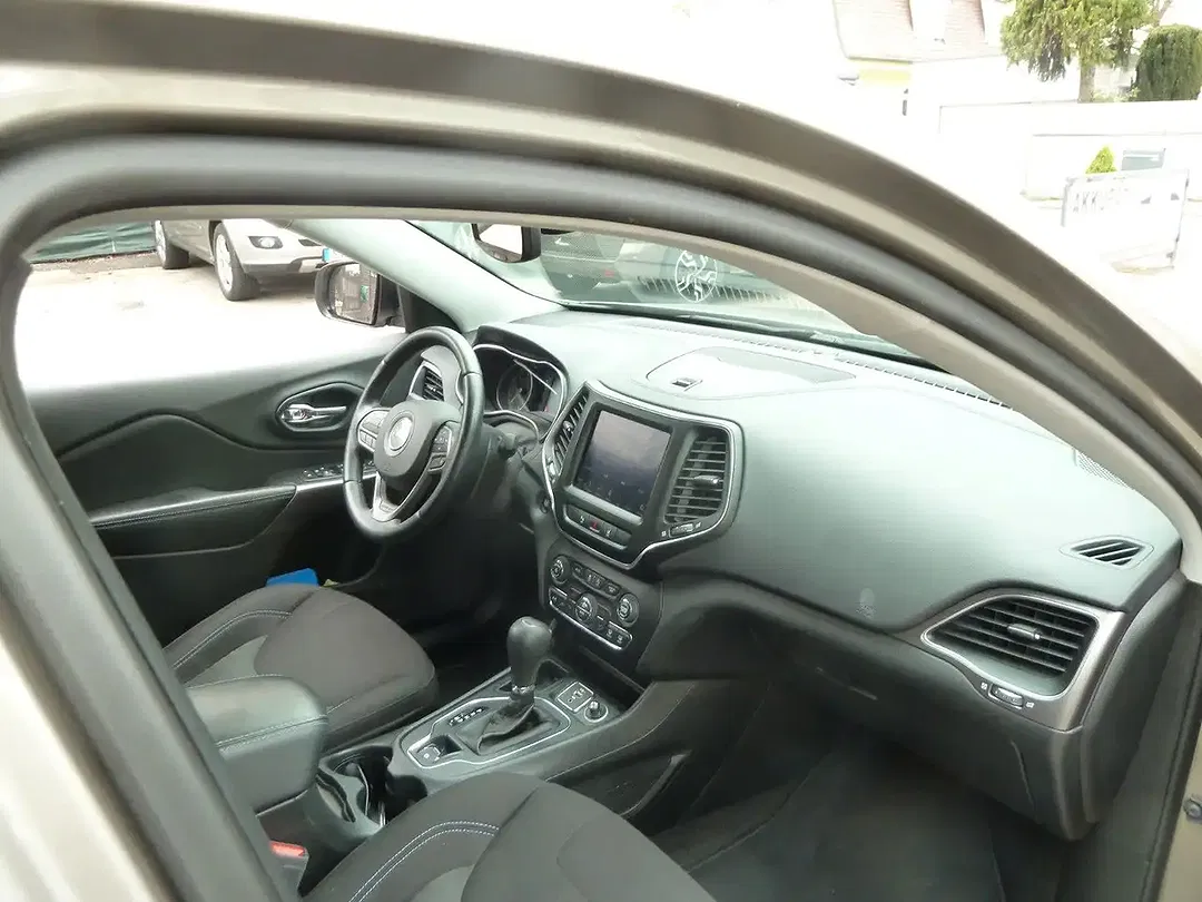 Jeep Cherokee Longitude - Thumbnail 12