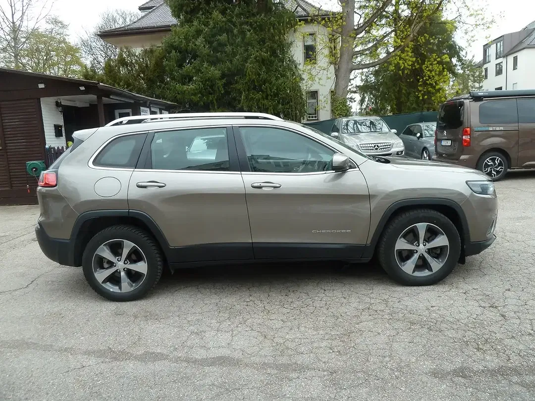 Jeep Cherokee Longitude - Thumbnail 4