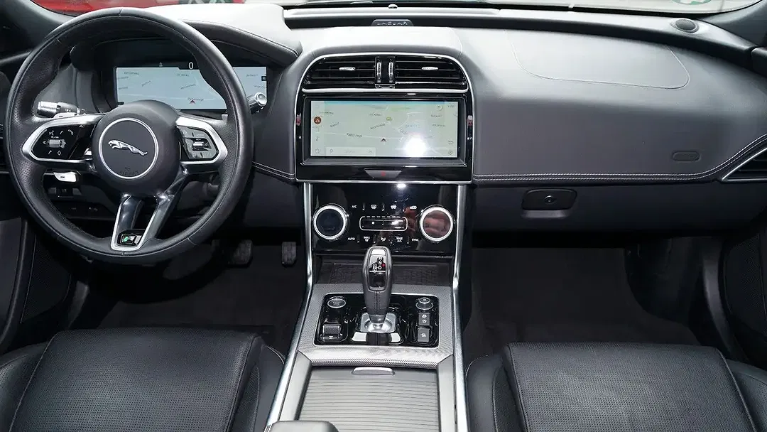 Jaguar XE P250 R-Dynamic SE Black - Thumbnail 4