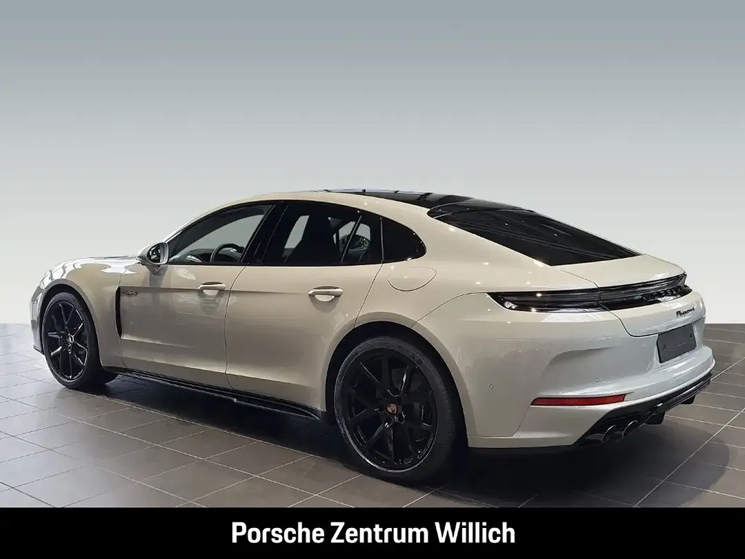 Porsche Panamera E-Hybrid 4 - Thumbnail 3