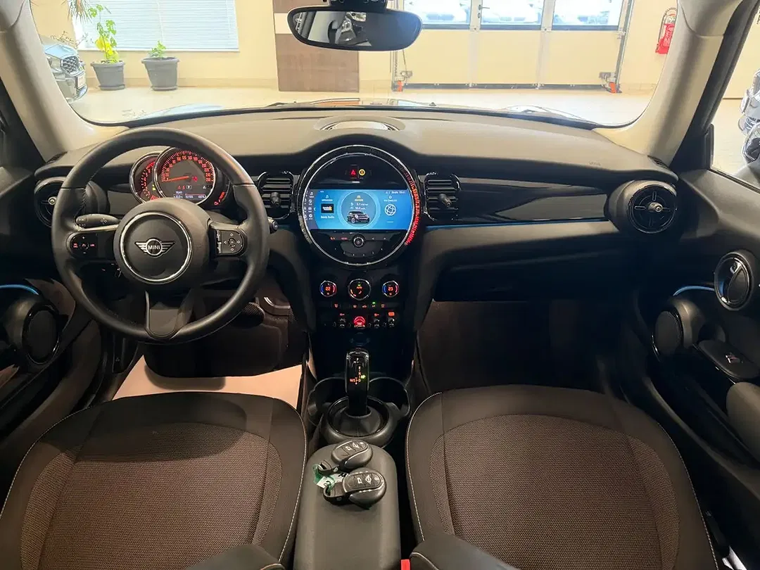 MINI Cooper AUT Essential Trim - Thumbnail 3