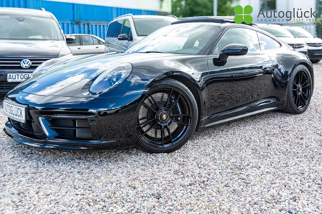 Porsche 911 Carrera 4 GTS - Thumbnail 3