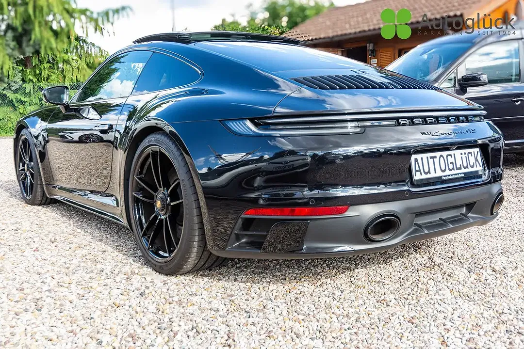 Porsche 911 Carrera 4 GTS - Thumbnail 4