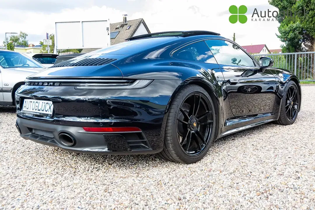 Porsche 911 Carrera 4 GTS - Thumbnail 5