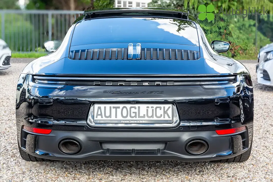 Porsche 911 Carrera 4 GTS - Thumbnail 6
