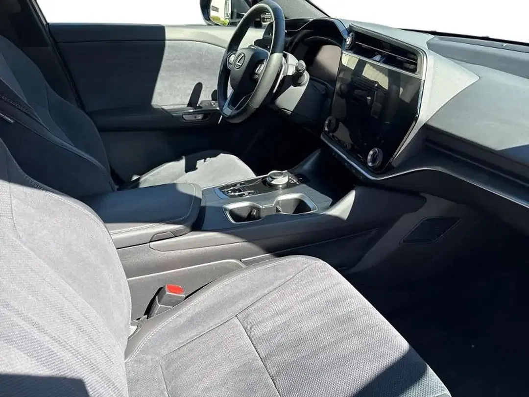 Lexus RZ - Thumbnail 6