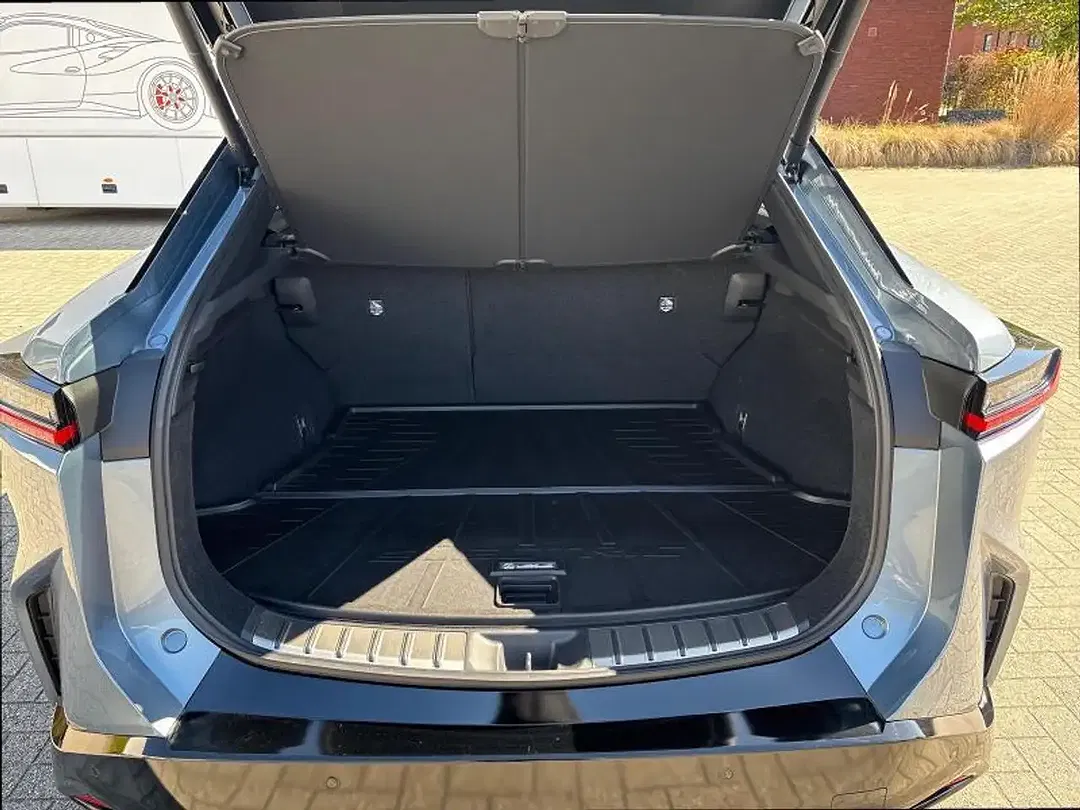 Lexus RZ - Thumbnail 9