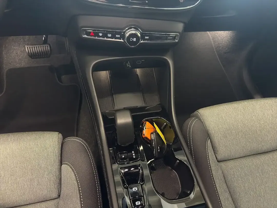 Volvo XC40 B4 Plus Black Edition - Thumbnail 11