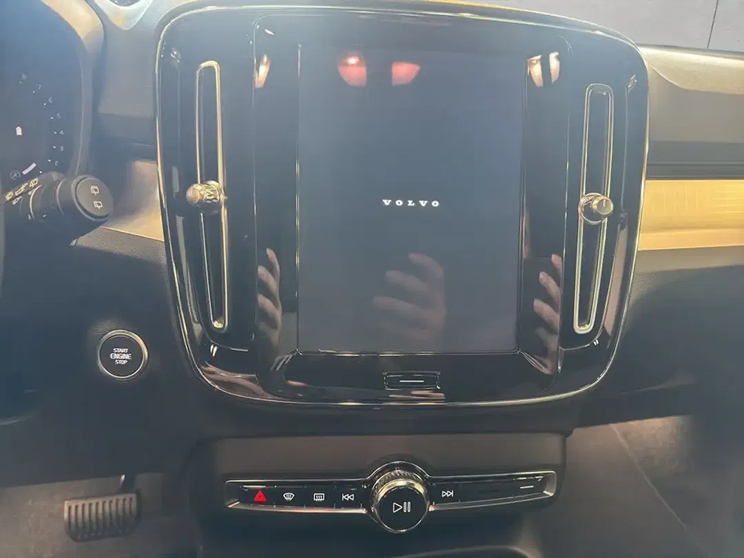 Volvo XC40 B4 Plus Black Edition - Thumbnail 12