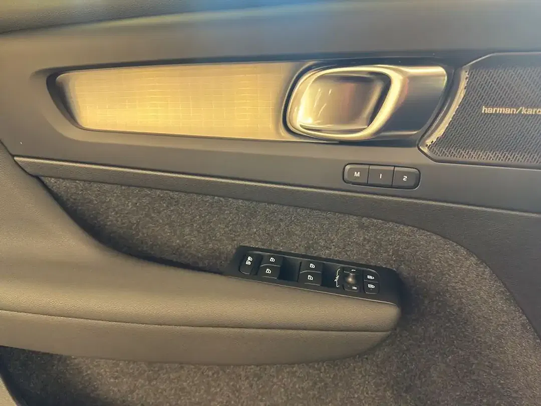 Volvo XC40 B4 Plus Black Edition - Thumbnail 13