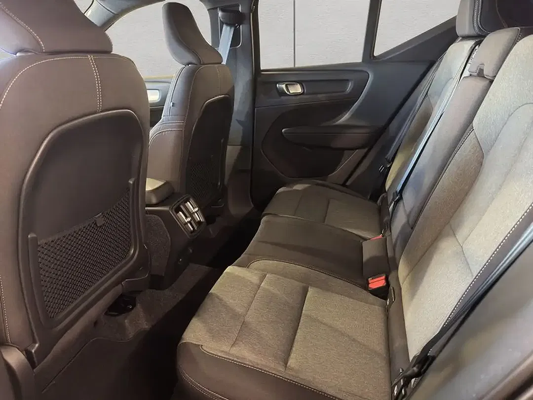 Volvo XC40 B4 Plus Black Edition - Thumbnail 14