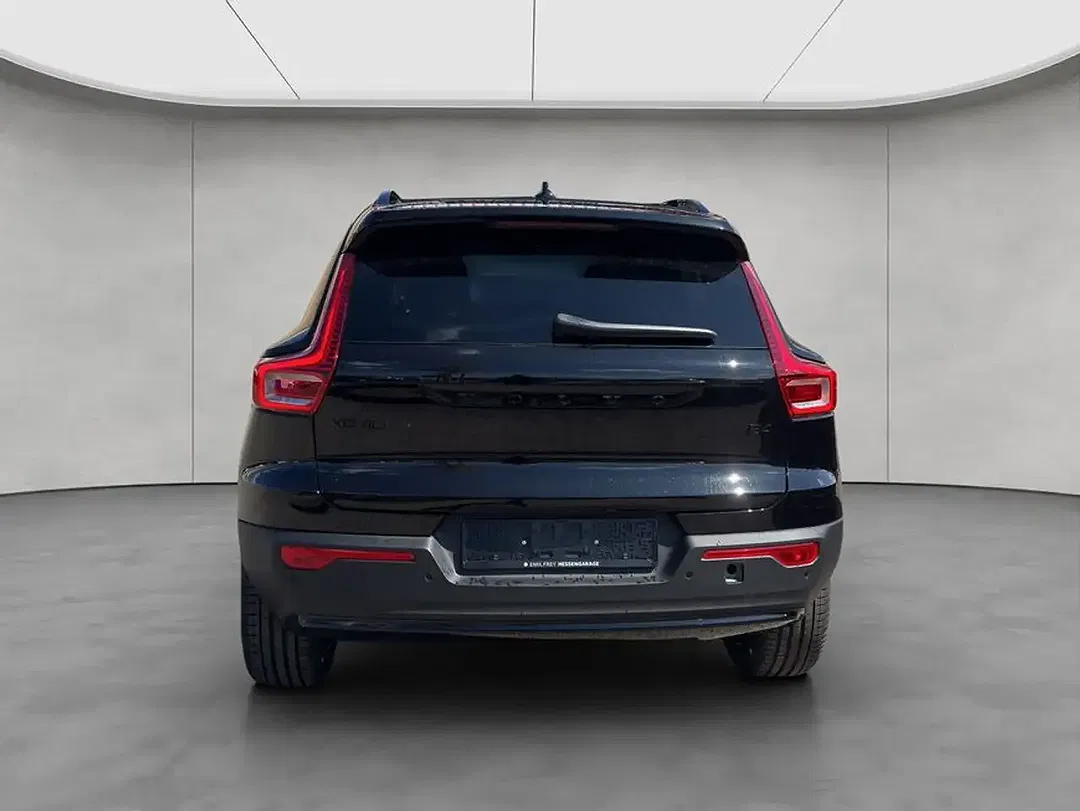 Volvo XC40 B4 Plus Black Edition - Thumbnail 4