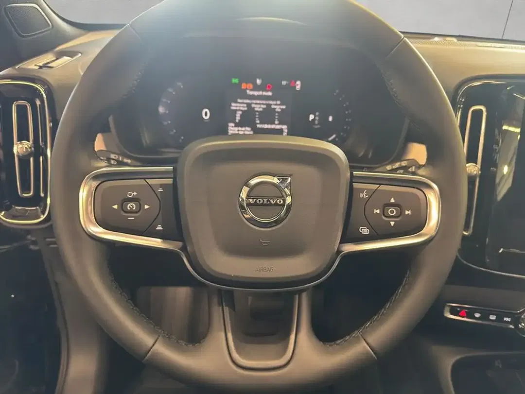 Volvo XC40 B4 Plus Black Edition - Thumbnail 8