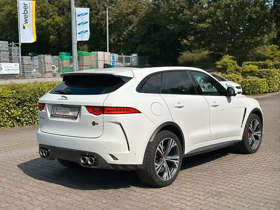 Jaguar F-Pace 4x4 SVR - Thumbnail 10