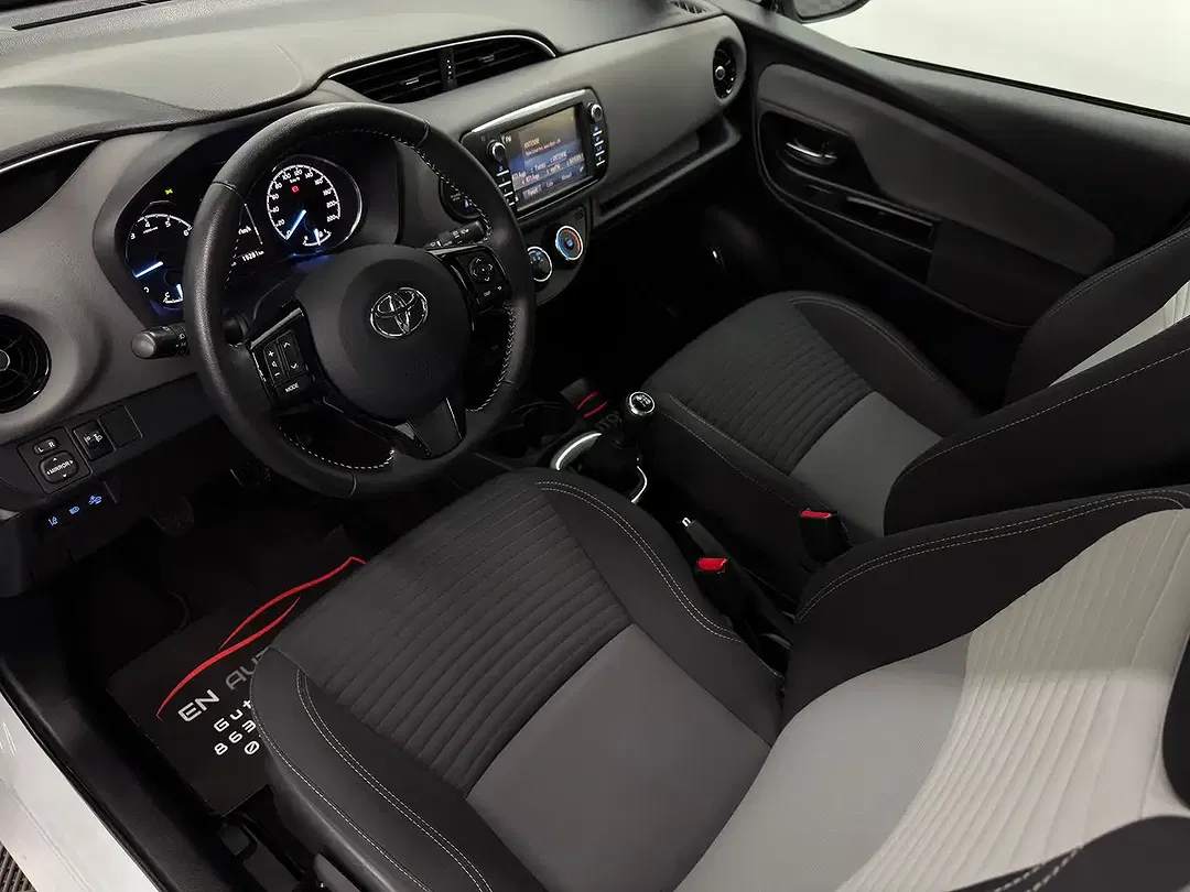 Toyota Yaris - Thumbnail 11