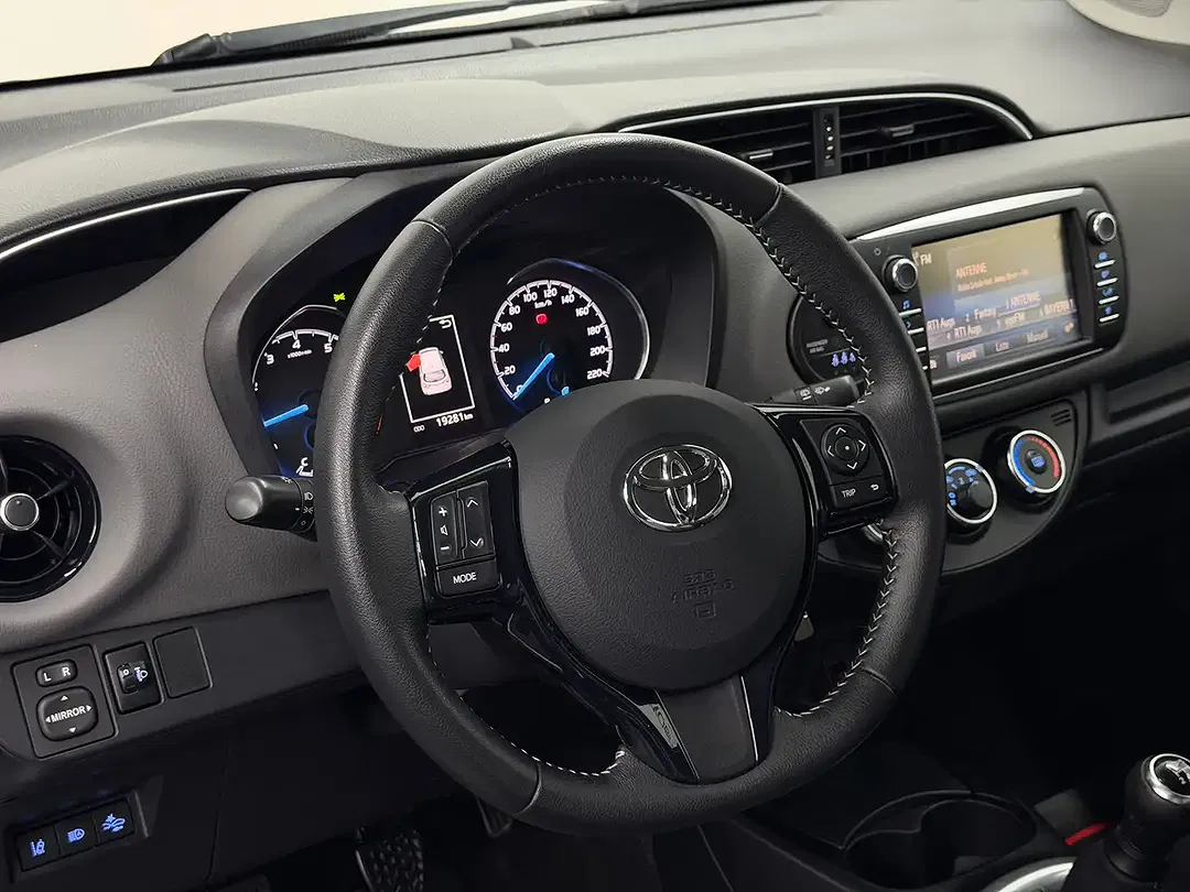Toyota Yaris - Thumbnail 14