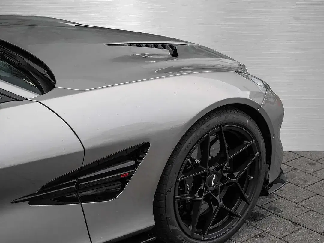 Aston Martin Vanquish - Thumbnail 11